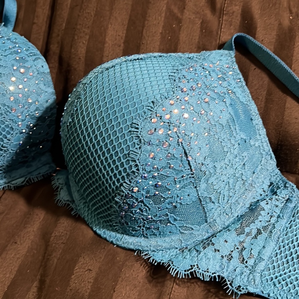 Victoria’s Secret Rhinestone push-up Bombshell Bra 34D - Picture 6 of 6
